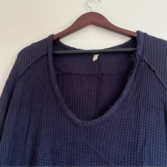 Free People Waffle Knit V-neck Distressed Sweater in Navy XS - Oversized - Picture 6 of 11